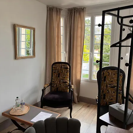 La Mirabelle 2min D'arromanches-les-bains Bed & Breakfast