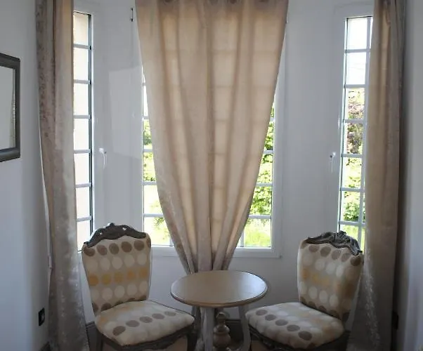 La Mirabelle 2min D'arromanches-les-bains לינה וארוחת בוקר 4*